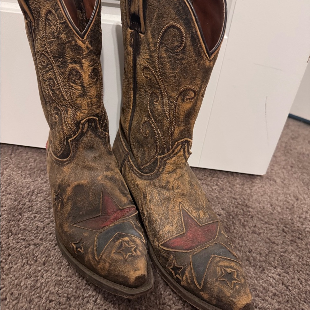 Brown Western Boots with Star Design